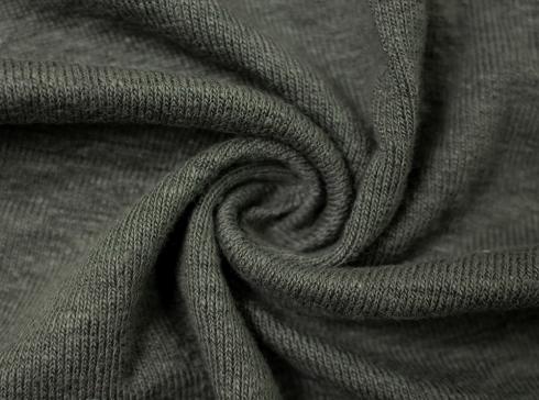 Zkoumání všestrannosti a elegance lněné tkaniny v moderní módě a designu